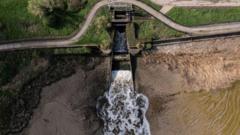 Failing water sector needs stronger regulation, review says