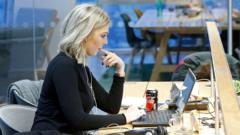 UK unemployment rate rises to 5% as jobs market weakens
