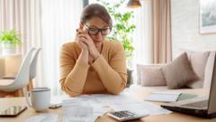 Government to give cash payouts to people in financial crisis
