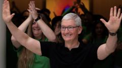 FTC warns Apple over alleged lack of conservative news